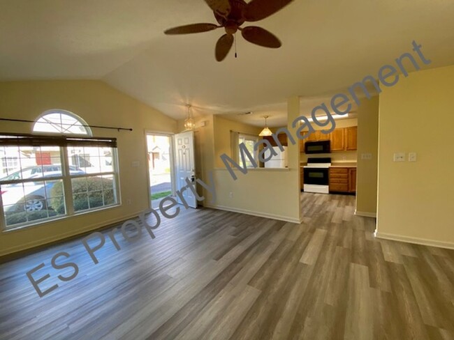 Building Photo - Lovely 3 Bedroom 2 Bathroom Ranch Condo wi...