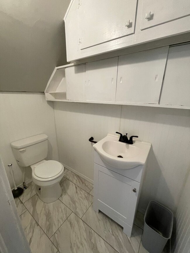 Building Photo - 4 Bedroom Home Near Downtown Goshen