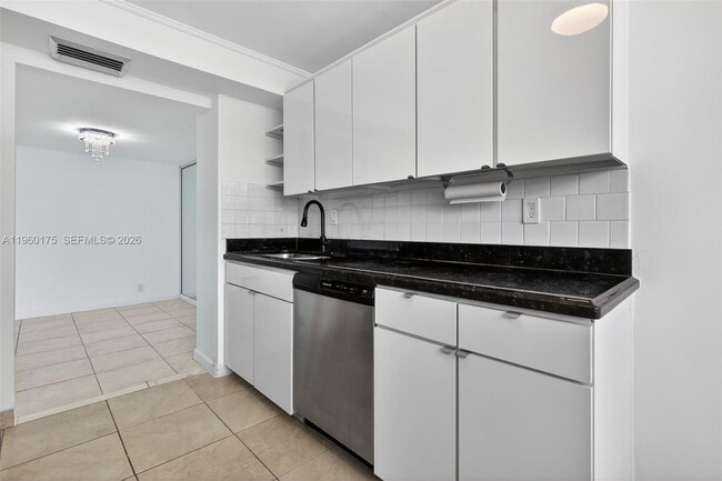 Building Photo - 100 Golden Isles Dr