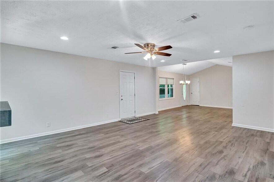 Building Photo - 5772 Lilburn Stone Mountain Rd
