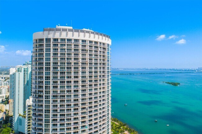 Building Photo - 1750 N Bayshore Dr