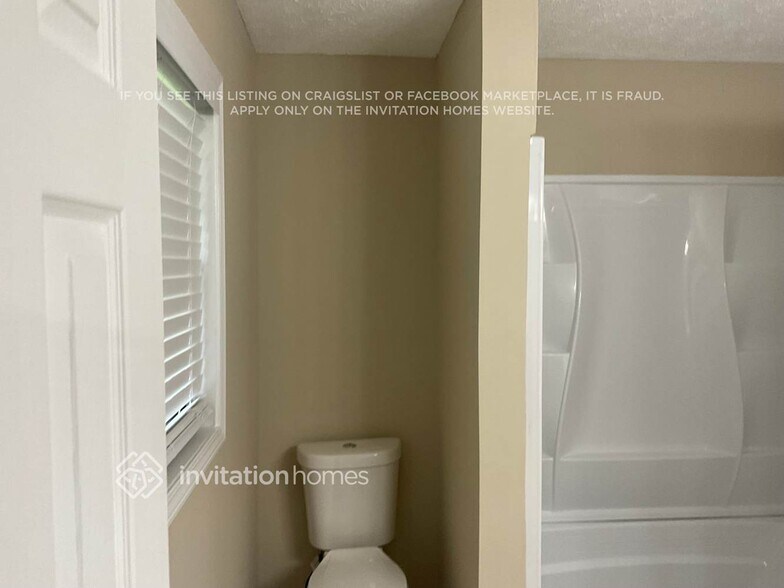 Building Photo - 2652 Williamsburg Dr