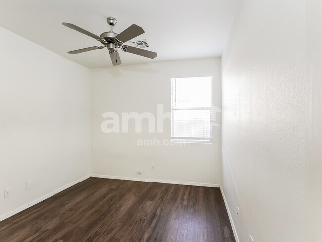 Building Photo - 12238 W Lincoln St