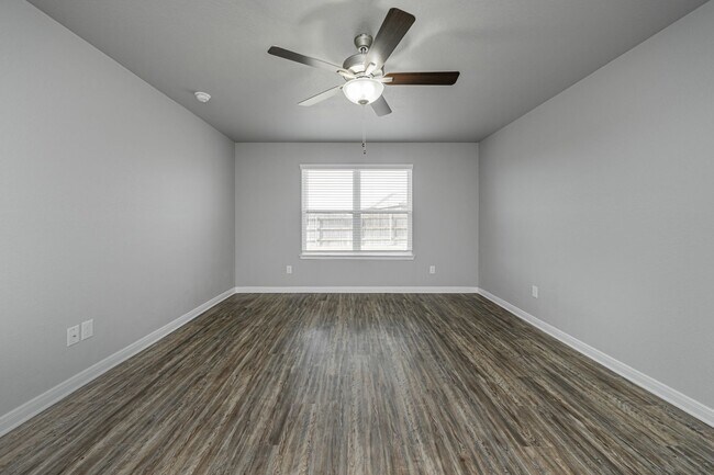 Building Photo - 8227 Bluefield Dr