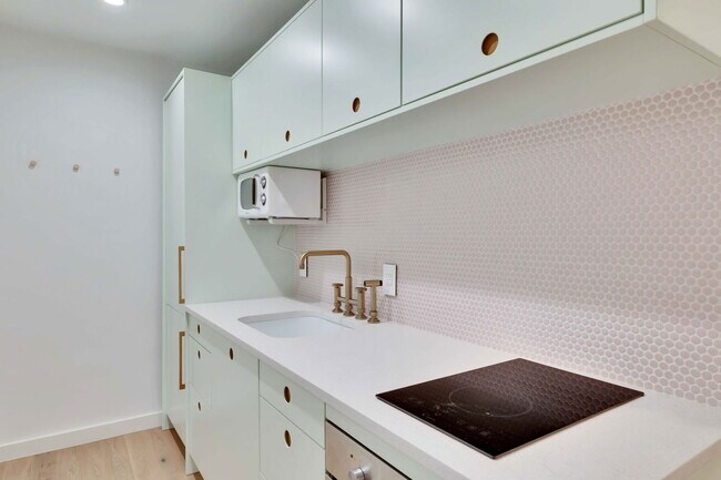 Building Photo - 2020 S Congress Ave