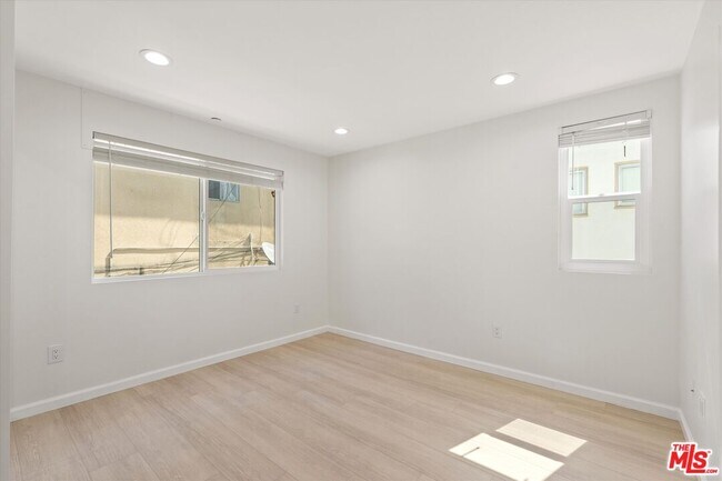 Building Photo - 1409 N Hobart Blvd