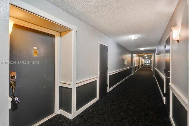 Building Photo - 3101 Oakland Shores Dr