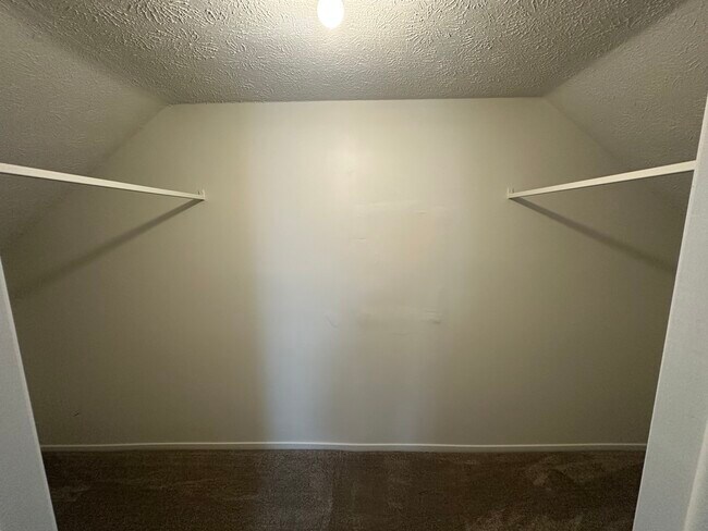 Building Photo - 219 Huston St