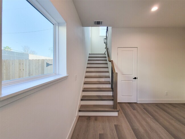 Building Photo - 7703 Earl Rudder Wy