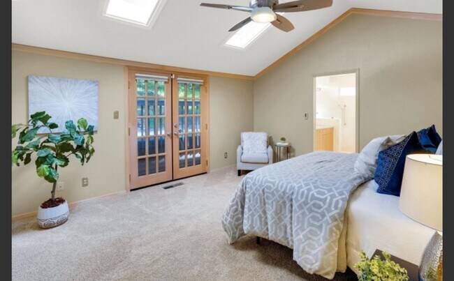 Building Photo - Beautiful and Quiet 3 bedroom 3 bath home ...