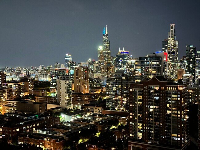 Building Photo - 1901 S Calumet Ave