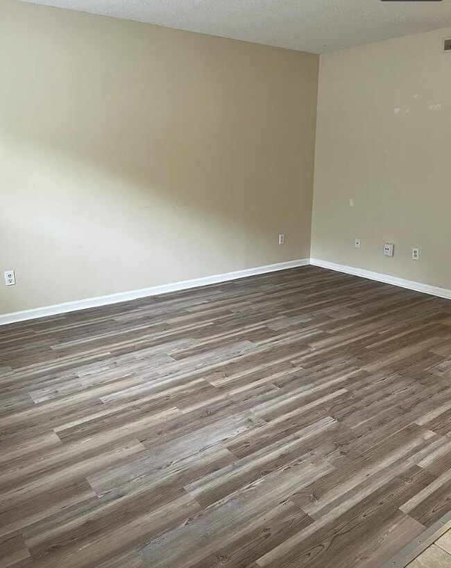 Building Photo - 111 Timber Ln