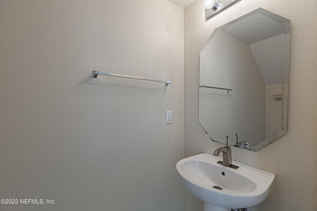 Building Photo - 1500 Calming Water Dr