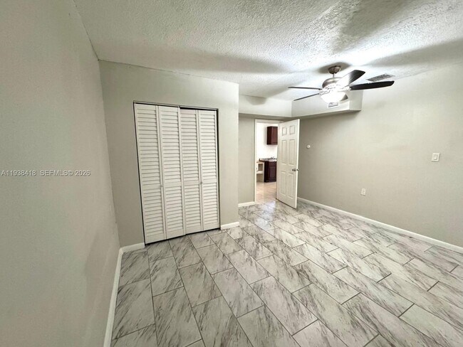 Building Photo - 465 NE 157th Ter
