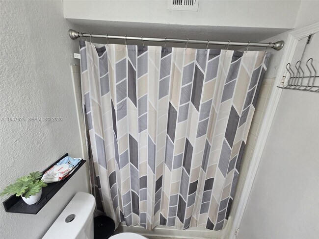 Building Photo - 12840 Vista Isles Dr