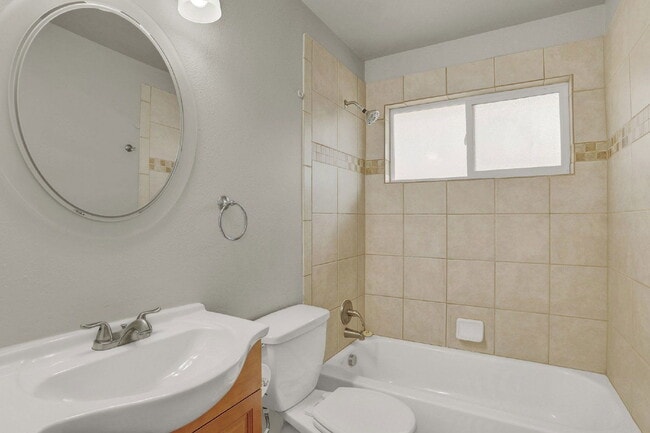 Building Photo - 13 N Dartmouth St