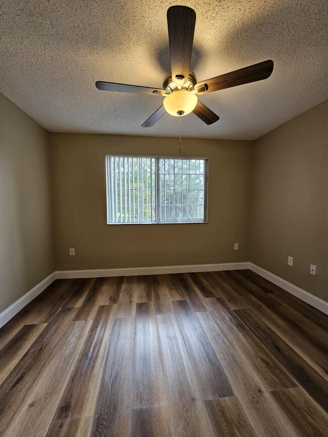 Building Photo - 4187 N Haverhill Rd