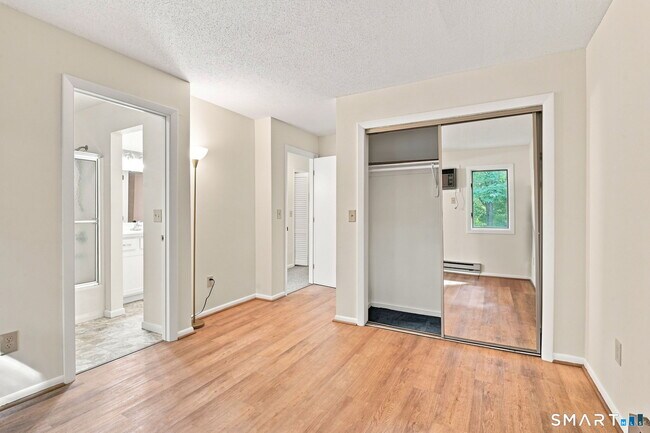 Building Photo - 44 Tolland Ave