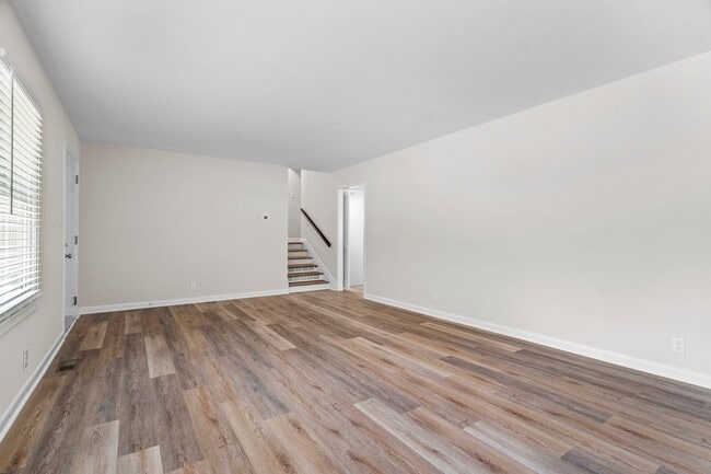 Building Photo - Gorgeous 3 Bedroom, 2 Bath Split-level home in Brentwood - High-end Renovation, Pet Friendly!