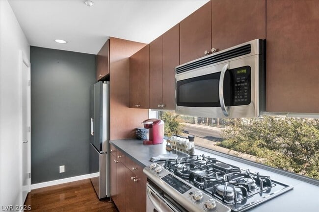 Building Photo - 2014 Pin Oak Ave