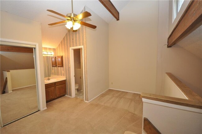 Building Photo - 708 Graham Pl