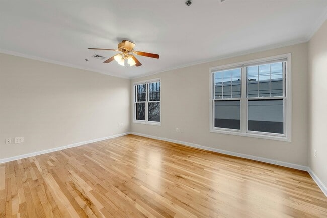 Building Photo - 350 7th St