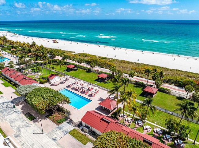 Building Photo - 2555 Collins Ave