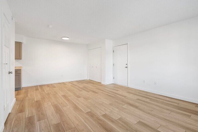 Building Photo - 3160 W Greenwood St