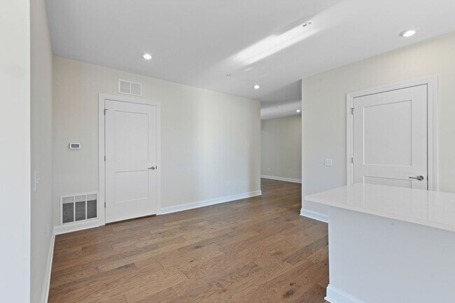 Building Photo - 5233 Highpointe Lakes Dr