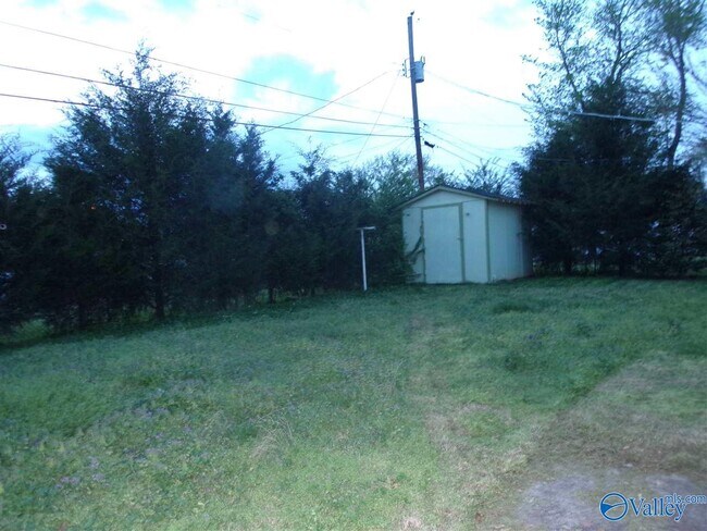 Building Photo - 2107 Fernbrook Dr NE