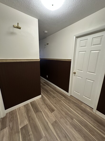 Building Photo - 1097 N Cedar Blvd