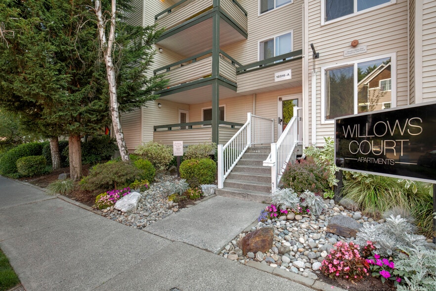 Willows Court Apartment Homes 12316 28th Ave NE Seattle WA 98125