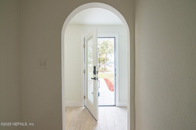Building Photo - 111 Zoratoa Ave