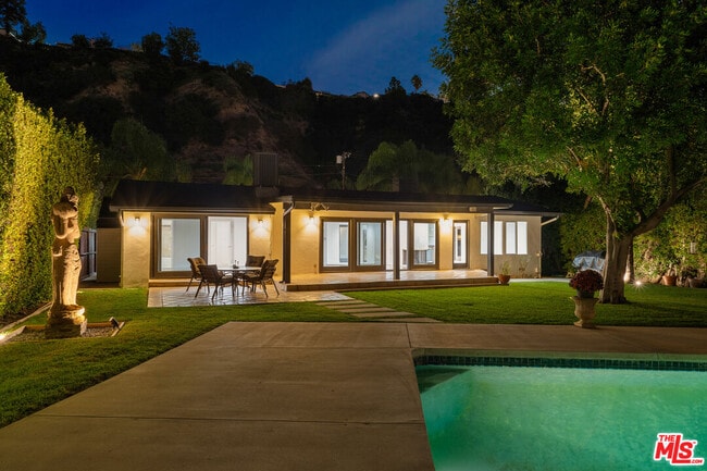 Building Photo - 3761 Sheridge Dr