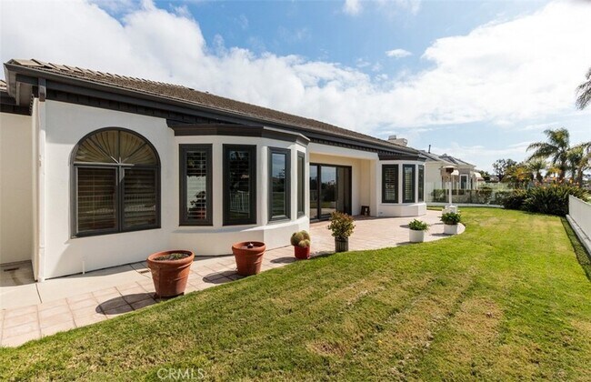 Building Photo - 23 Marbella