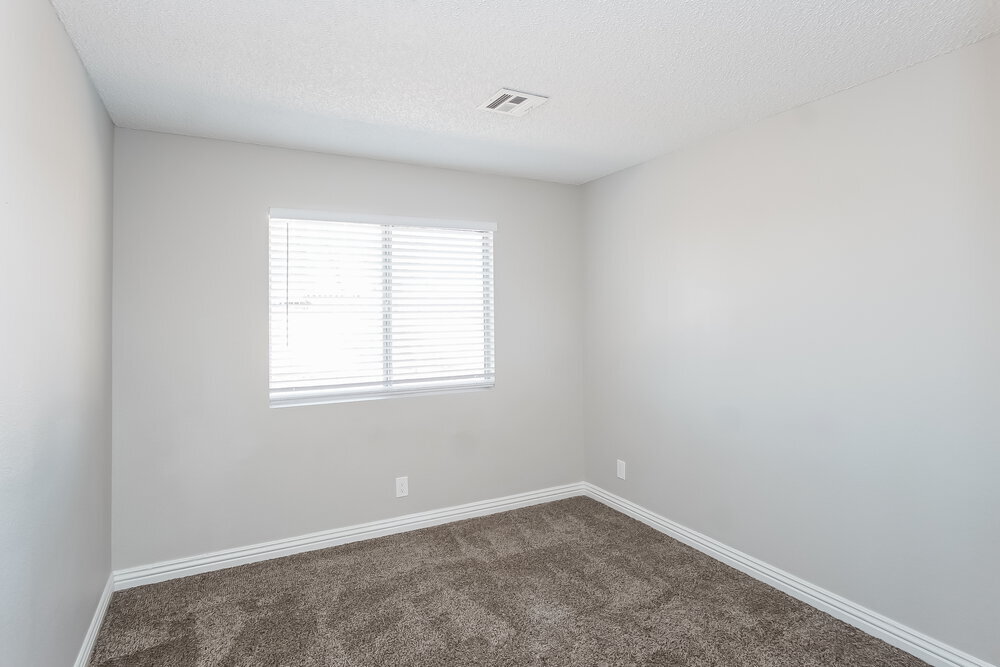Building Photo - 390 Newbury Ct