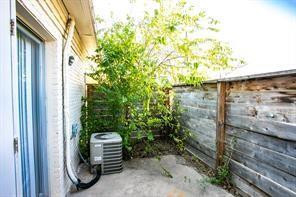 Building Photo - 2215 Mission Hill Dr