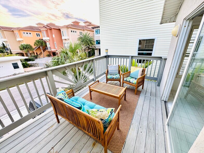 Building Photo - 135 178th Ave W