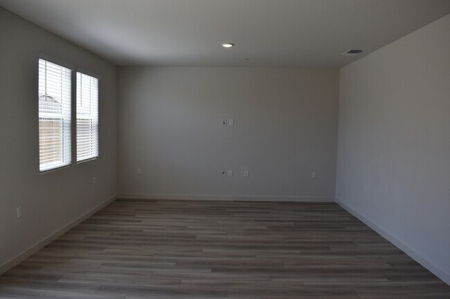Building Photo - 4624 Athena Dr