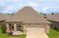 Building Photo - 1870 Oakwood Dr