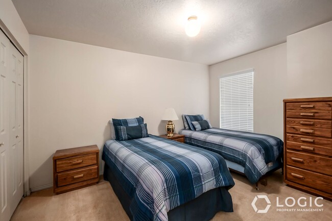 Building Photo - Fully Furnished Row End Townhome!