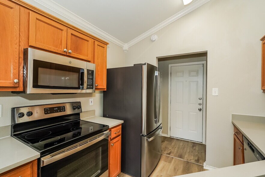 Building Photo - 2105 Pacino Dr
