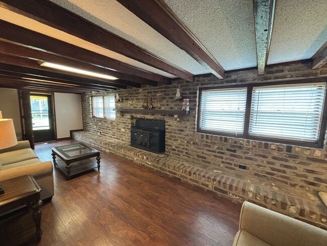 Building Photo - 720 Riverland Dr