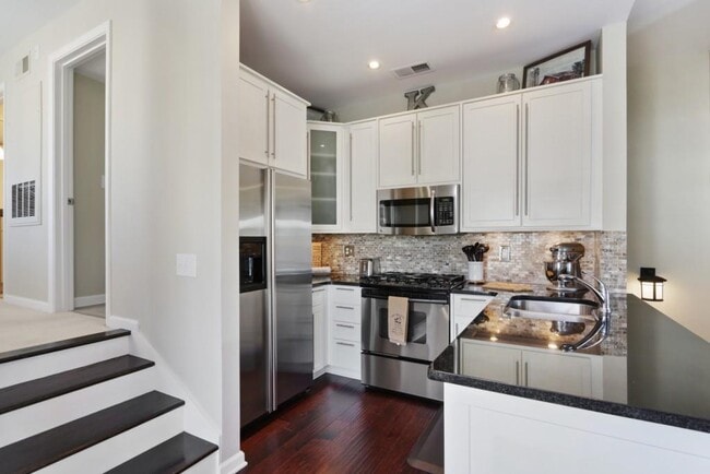 Building Photo - 4246 River Green Dr NW