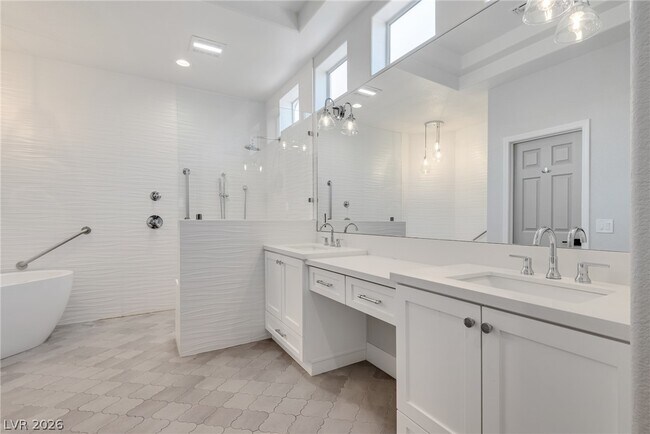 Building Photo - 2508 Sandilands Dr