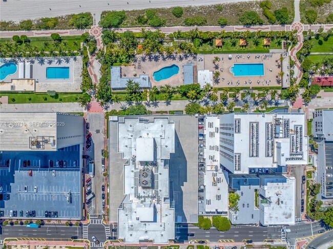 Building Photo - 2655 Collins Ave