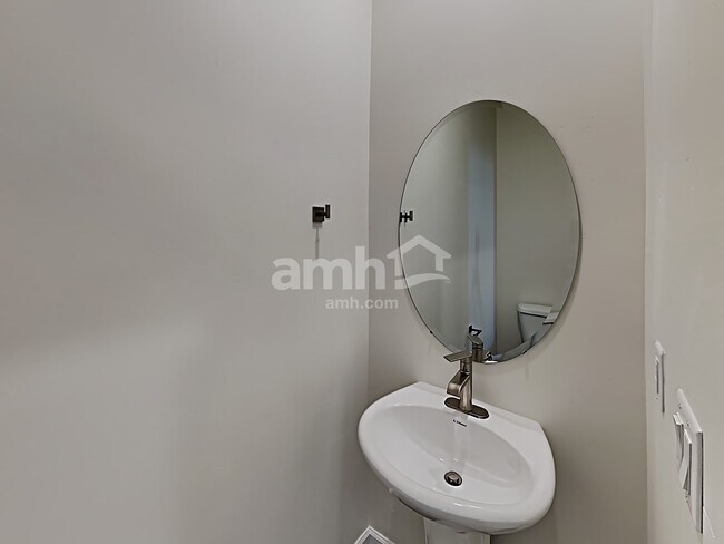 Building Photo - 6026 S Jordan Pkwy W