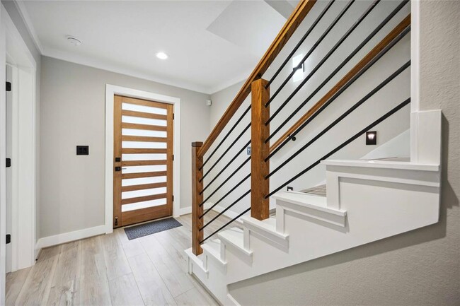 Building Photo - 602 W 28th St