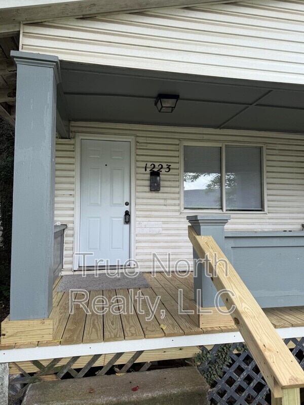 Primary Photo - 1223 E Twentieth Avenue
