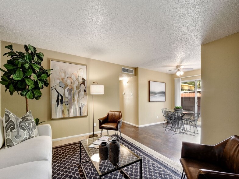Primary Photo - Hunter's Glen Apartments